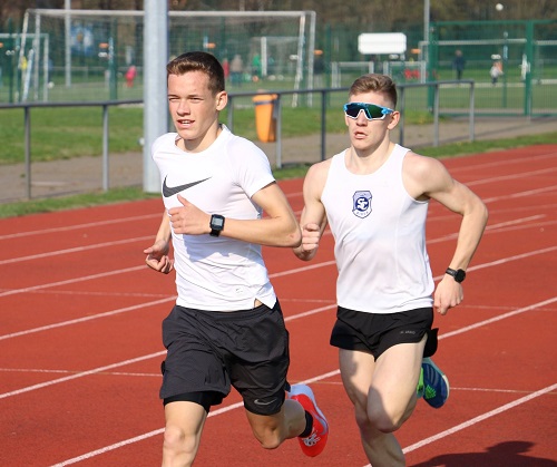 Justus (verfolgt von Jonas)